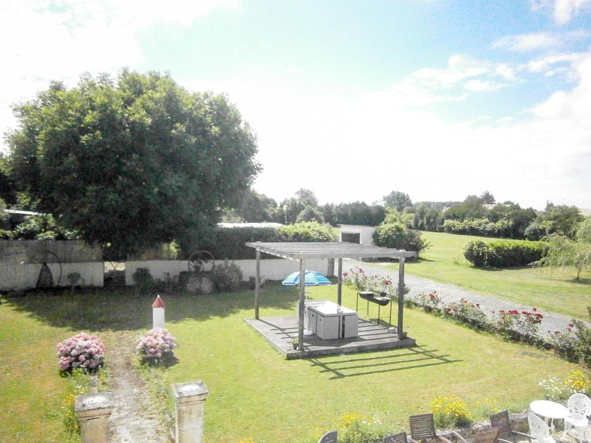 Bed and Breakfast Le Charhido Saint-Fort-sur-Gironde Exterior foto