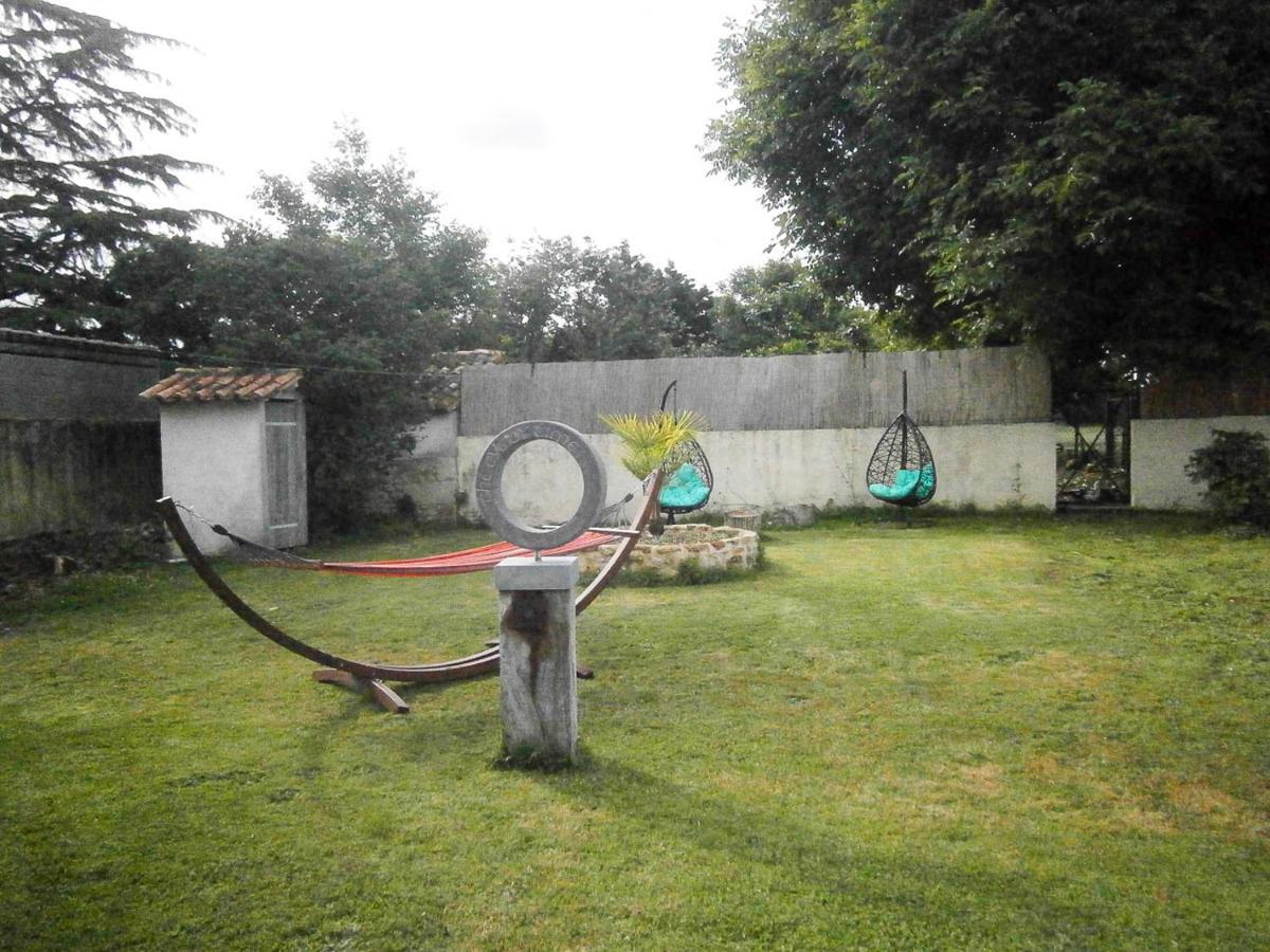 Bed and Breakfast Le Charhido Saint-Fort-sur-Gironde Exterior foto