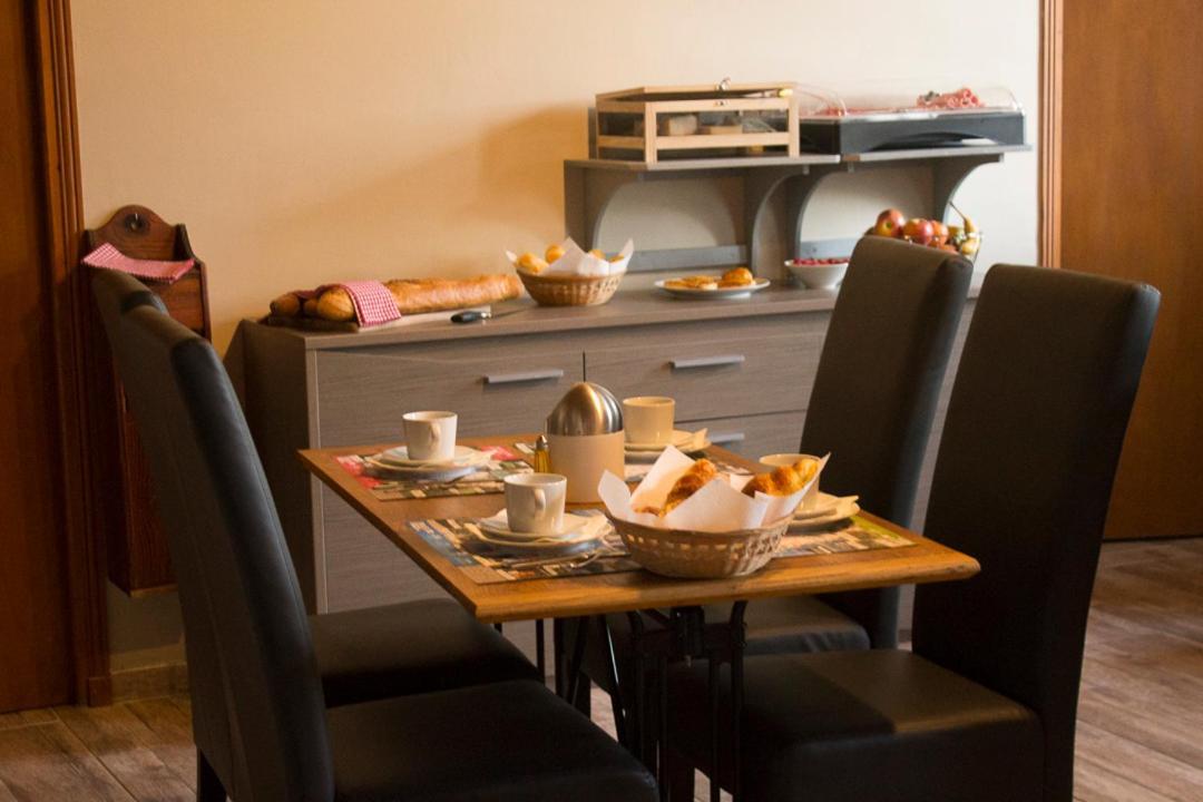 Bed and Breakfast Le Charhido Saint-Fort-sur-Gironde Exterior foto