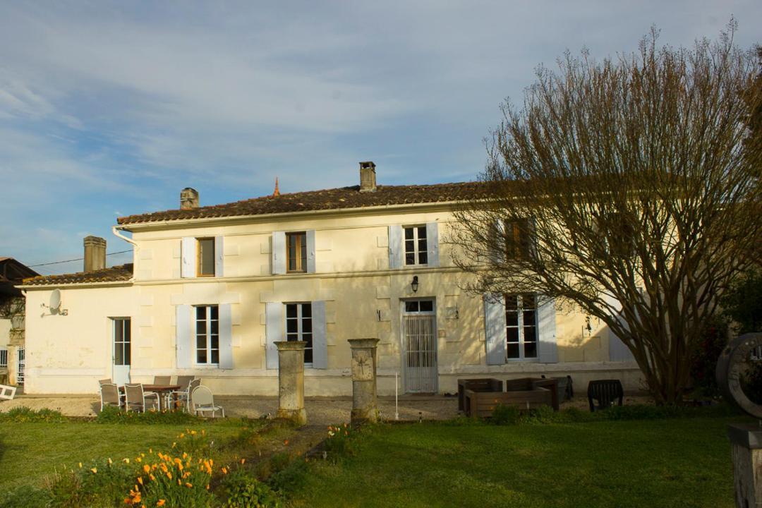 Bed and Breakfast Le Charhido Saint-Fort-sur-Gironde Exterior foto