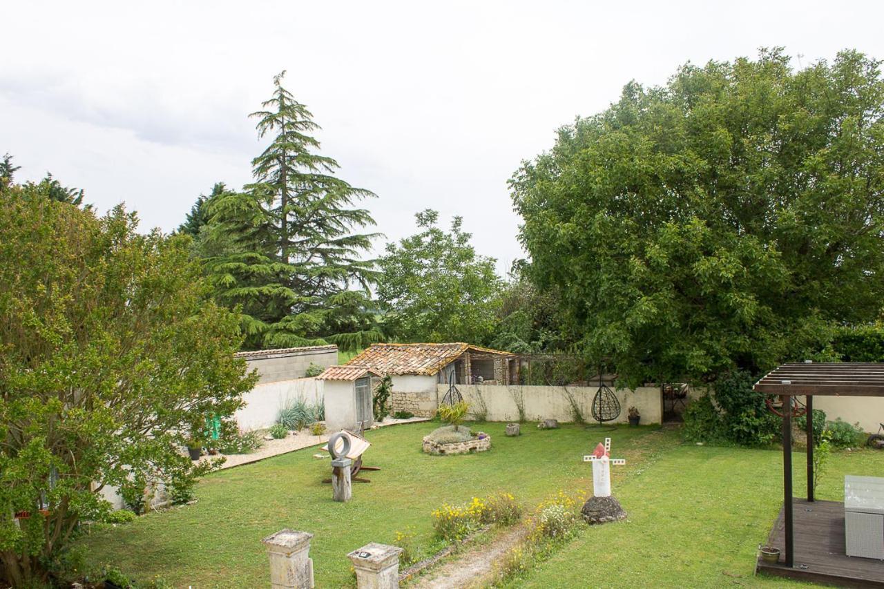 Bed and Breakfast Le Charhido Saint-Fort-sur-Gironde Exterior foto