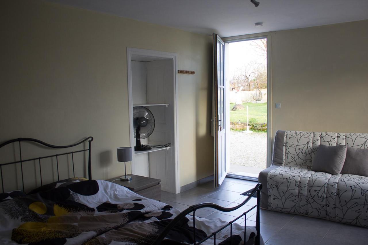 Bed and Breakfast Le Charhido Saint-Fort-sur-Gironde Exterior foto